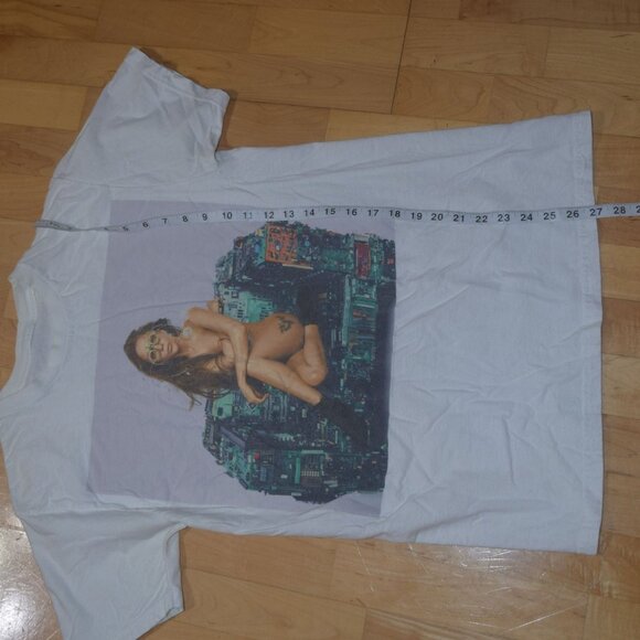 Lady Gaga Naked Chair Pic Image Artpop White T Shirt - Picture 3 of 4